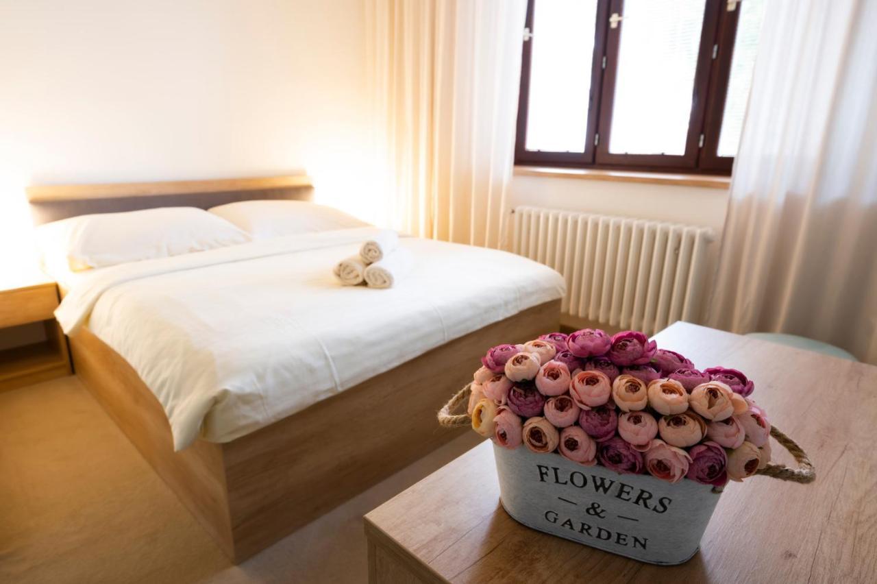 Hotel Dszsu 特伦钦温泉区 外观 照片